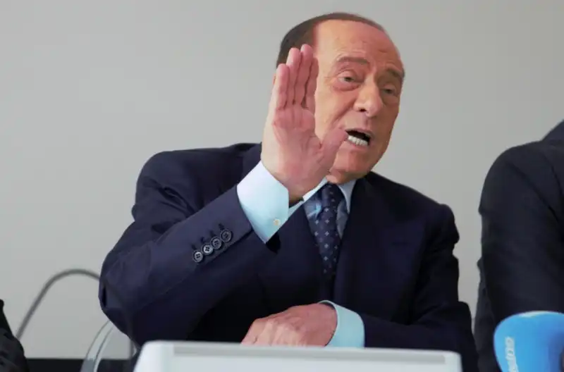 Monza ko, Silvio Berlusconi si scaglia contro l’arbitro