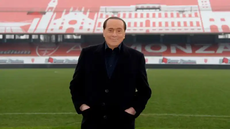 Silvio Berlusconi fa un augurio a Monza, Milan e… Napoli