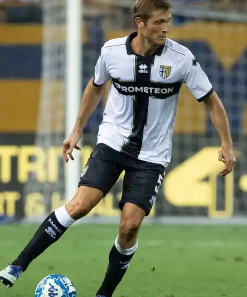 Simone Romagnoli saluta il Parma e si veste di giallorosso