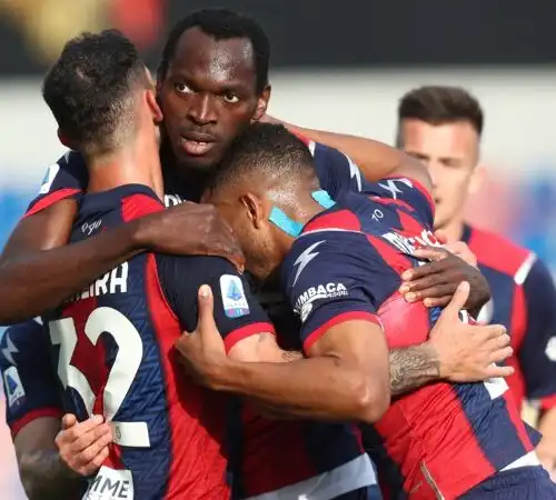 Il Crotone scatena l’asta: derby di mercato all’orizzonte per Simy