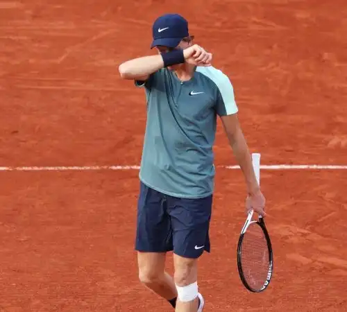 Dramma Jannik Sinner al Roland Garros: si ritira