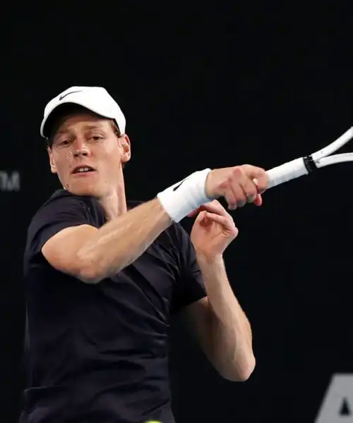 Jannik Sinner batte il beniamino di casa e avanza ad Adelaide