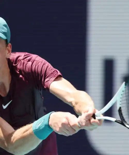 Jannik Sinner lotta ma non basta con Medvedev