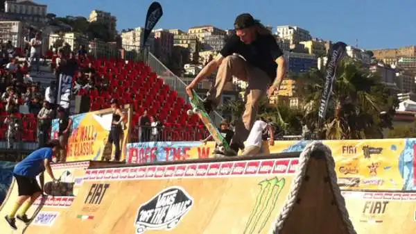 La prima giornata del Vans Off the Wall 2014 nelle splendida cornice di Napoli.