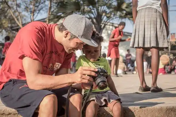 Bruno Cerella e Tommaso Marino hanno fondato Slums Dunk Onlus, un'associazione benefica volta a portare la pallacanestro in alcune delle zone più povere dell'Africa.