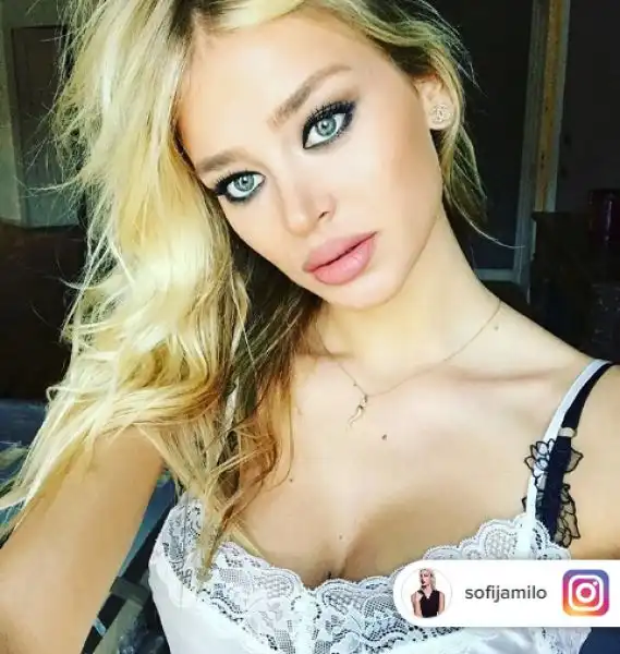 La bellissima top model serba è, già dai tempi della sua esperienza all'Inter, la musa dell'attaccante Adem Lijaic che sta trovando la maturazione nel Toro sotto le cure di Sinisa Mihajlovic.