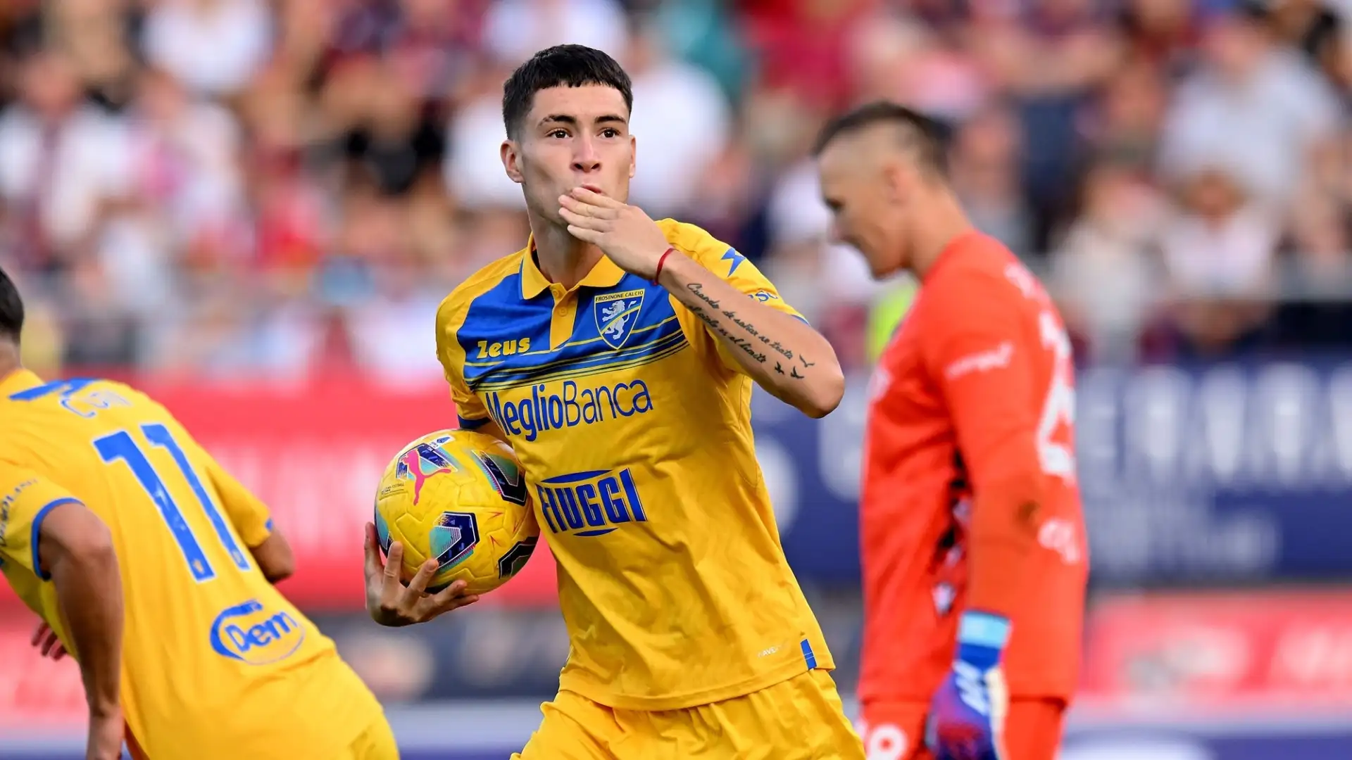 Il talento argentino piace molto in Inghilterra, e Newcastle e Crystal Palace hanno chiesto informazioni
