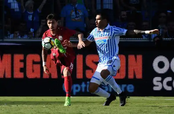 I rossoblu piegano la Spal dell'ex Borriello con una bellissima rete di Joao Pedro e un gol del gioiellino Barella.
