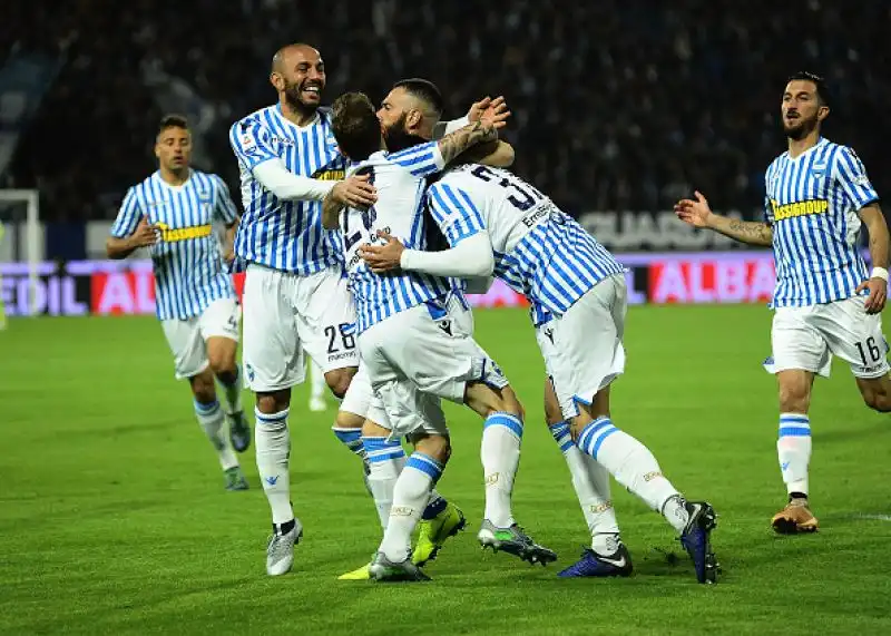 I ferraresi scappano sul 2-0 con le reti di Petagna e Antenucci, i sardi pareggiano in tre minuti con Petagna e Ionita.