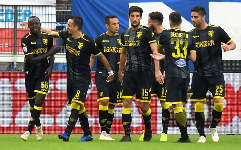 I ciociari vincono a Ferrara con le reti di Ciano, Chisbah e con la prima rete in Serie A del giovane Pinamonti.