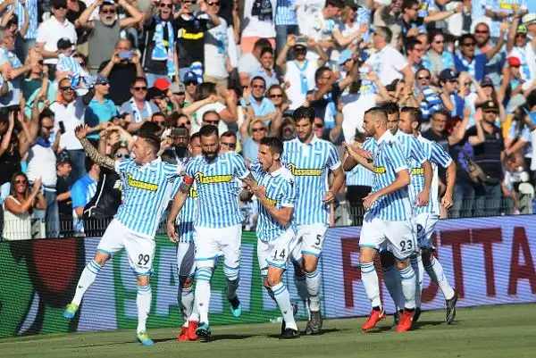 Antenucci con una doppietta e Grassi firmano le tre reti con cui gli estensi vincono davanti al pubblico di casa confermando la serie A.