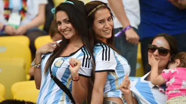 Al Maracanà spettacolo anche in tribuna.