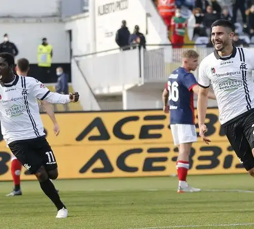 Spezia batte Cagliari nella sfida salvezza, pari a Salerno per il Sassuolo