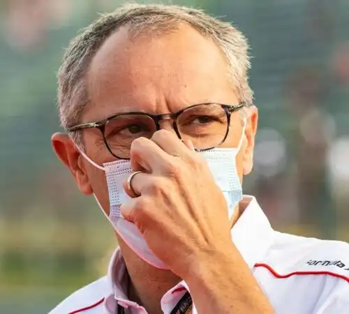 Stefano Domenicali sferza Ferrari e Charles Leclerc