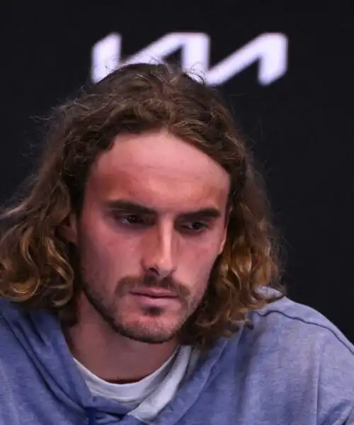 Stefanos Tsitsipas non usa mezzi termini su Novak Djokovic