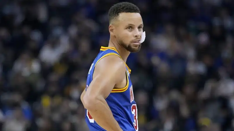 NBA: Golden State vince ancora, primo sorriso per LeBron James