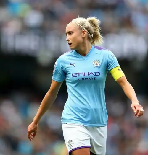 Steph Houghton, la bionda calciatrice che ha conquistato migliaia di tifosi. Le foto