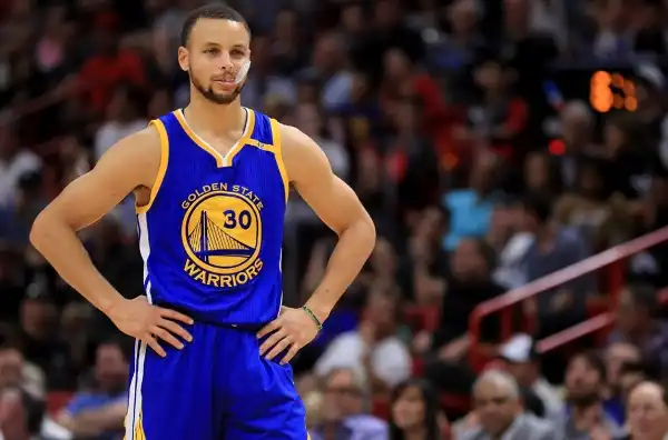 NBA preaseson: Curry subito in grande spolvero