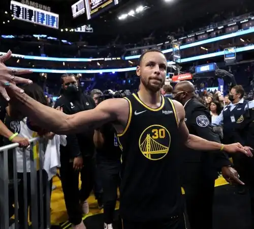 Playoff NBA, Steph Curry fa la voce grossa in Gara 5: Nuggets eliminati