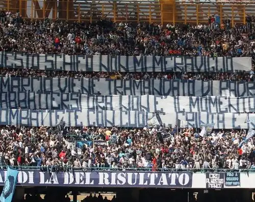 Napoli, striscione durissimo contro la Juve