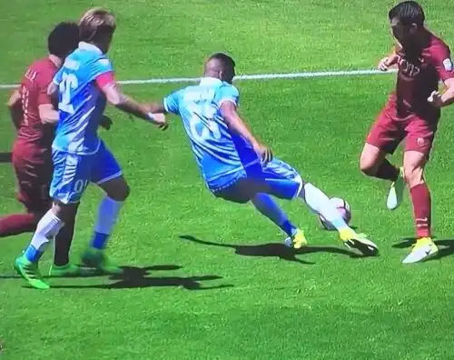 Disastro arbitri, c’è la prova Tv per Strootman