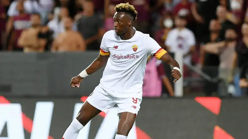 Tammy Abraham scherza con Paulo Dybala