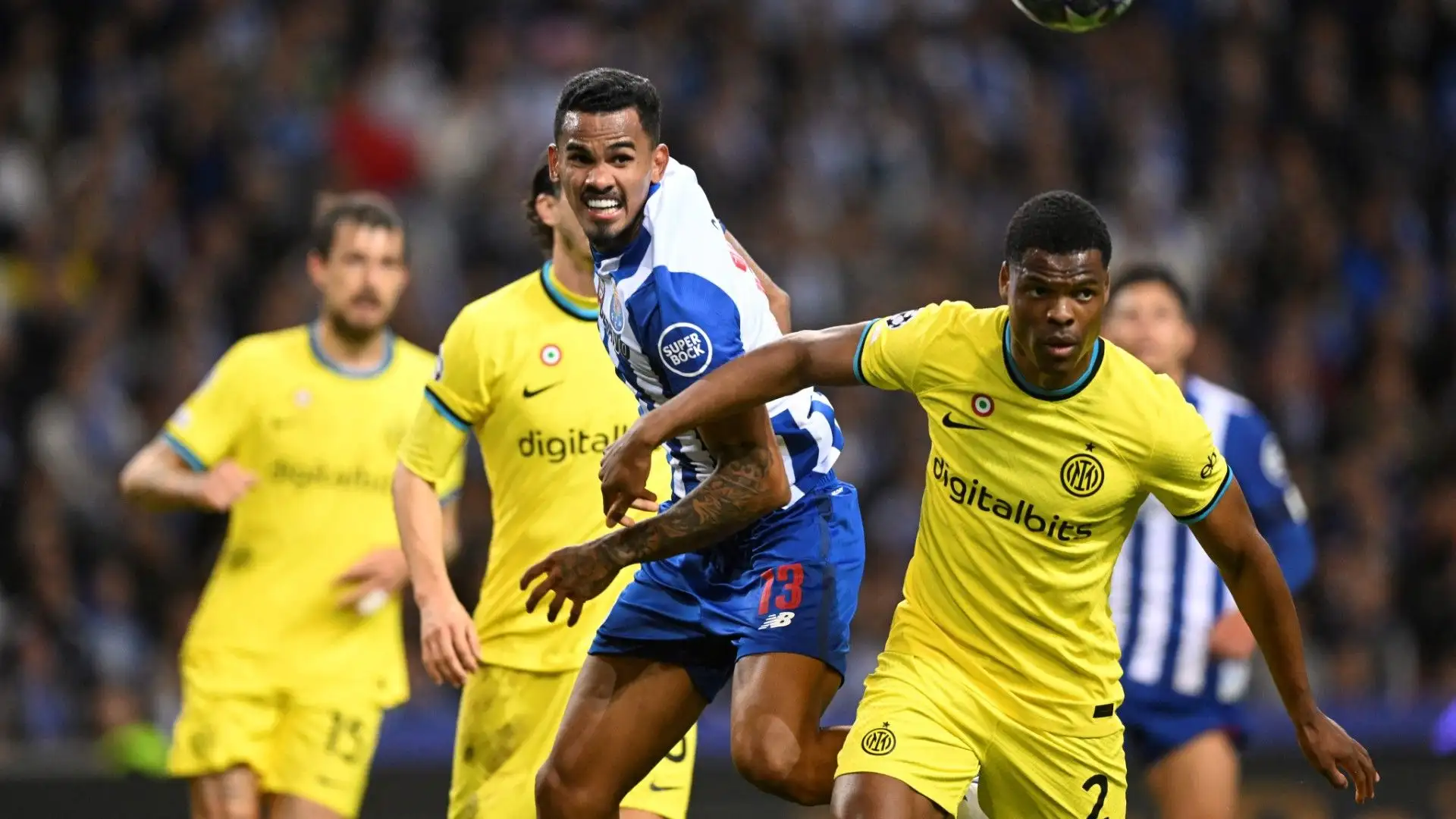 Intanto l'ombra della Premier League si allunga
