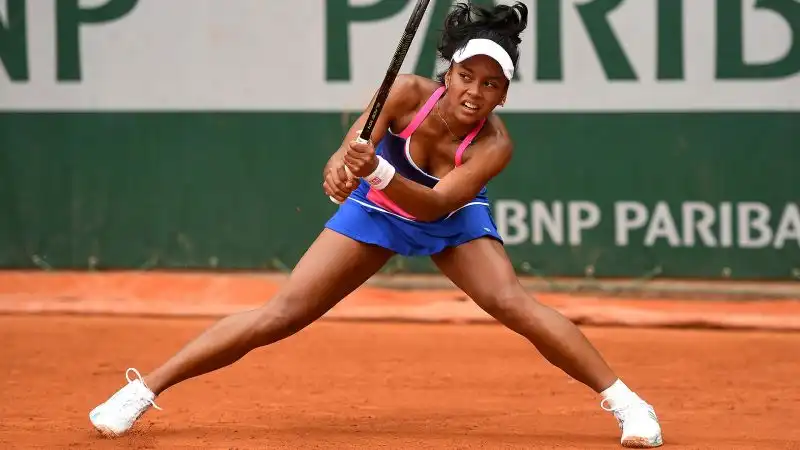 Teddy era un eccellente tennista amatoriale, campione nel proprio paese e poi in Africa...