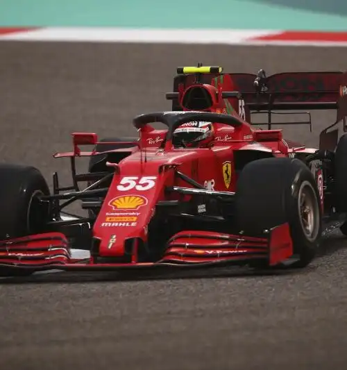 Test F1 a Sakhir, le foto e i tempi delle 17 macchine in pista