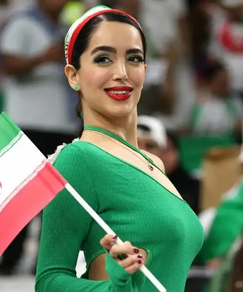 Le foto della bellissima tifosa dell’Iran diventano virali