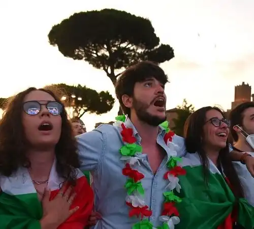 Euro2020: il trofeo a Roma, attesa per la festa