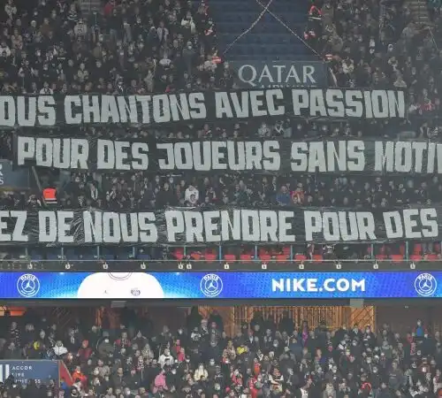 Il PSG vince in pieno recupero, ma esplode la rabbia dei tifosi