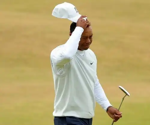 Tiger Woods eliminato scoppia in lacrime: le foto del suo addio