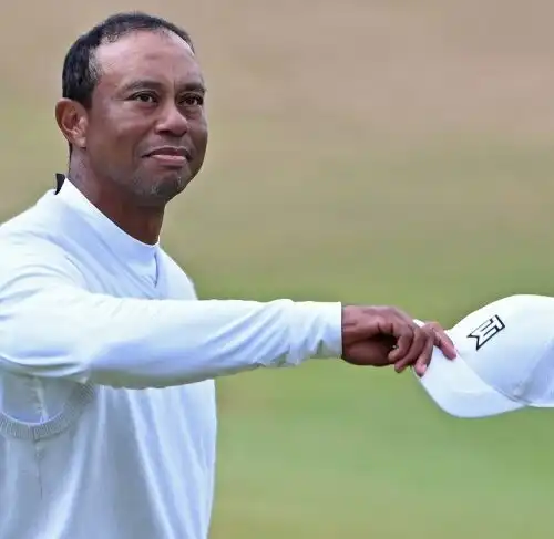 Tiger Woods non passa il taglio e scoppia in lacrime