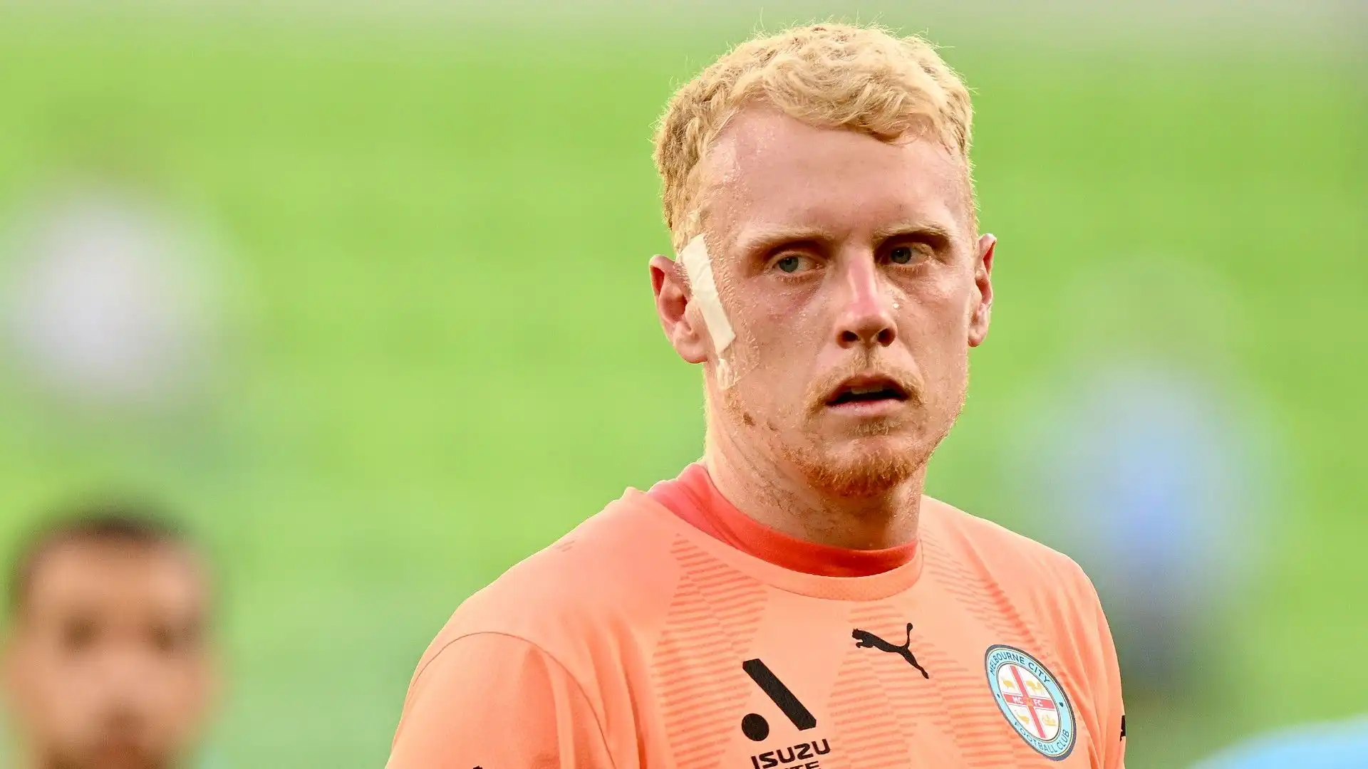 Tom Glover torna in campo dopo l'aggressione. Le foto