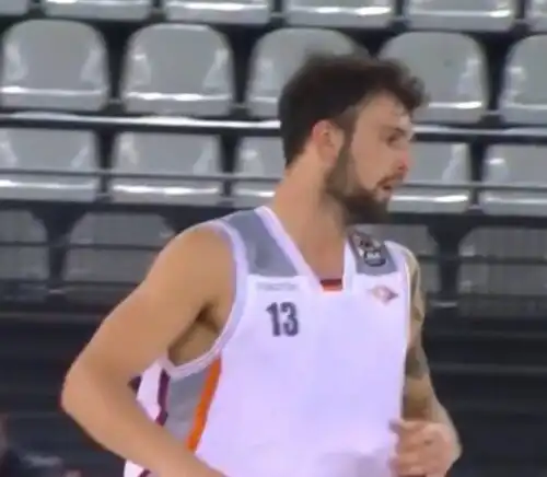 Baldasso esce subito dalla storia del basket italiano
