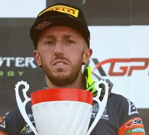 Lacrime e applausi per Tony Cairoli: carriera finita, delirio a Mantova