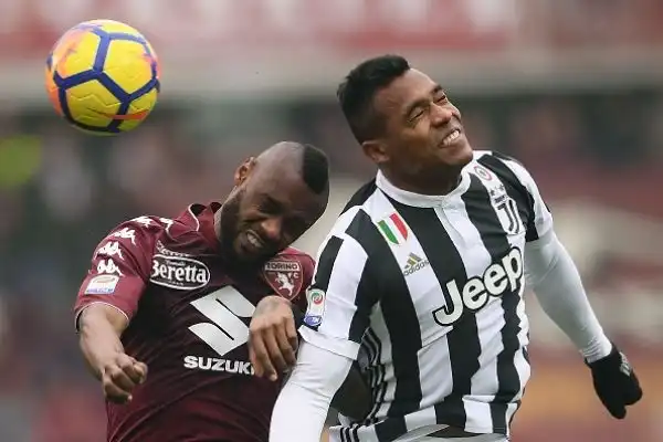 I bianconeri vincono con il minimo scarto, polemiche per un presunto fallo nell'azione che ha portato alla rete decisiva.