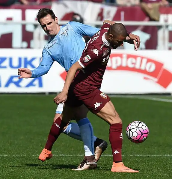 All'Olimpico un buon Toro va avanti con Belotti, ma spreca motlo e sbaglia un calcio di rigorecon Immobile e viene raggiunto dal penalty di Biglia nella ripresa.