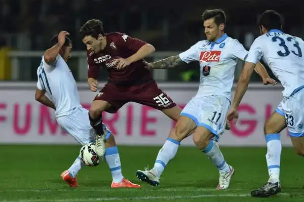 Glik affonda il Napoli, estasi Torino. Continua il momento d'oro della squadra di Ventura, che vince con l'incornata del capitano. I partenopei sprecano l'occasione di spaventare la Roma.