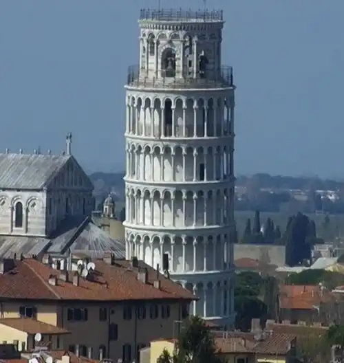 Mastinu va sotto alla torre di Pisa