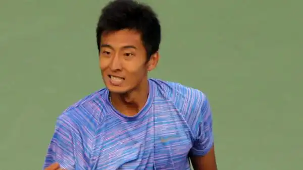 Incredibile sconfitta di Fognini a Shanghai contro il numero 553 al mondo, il cinese Wang. Da notare l'abbigliamento dell'asiatico.