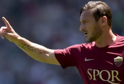 Totti, ringraziamenti e polemiche per l’addio
