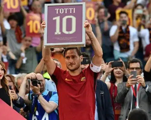 Francesco Totti in lacrime saluta la Roma