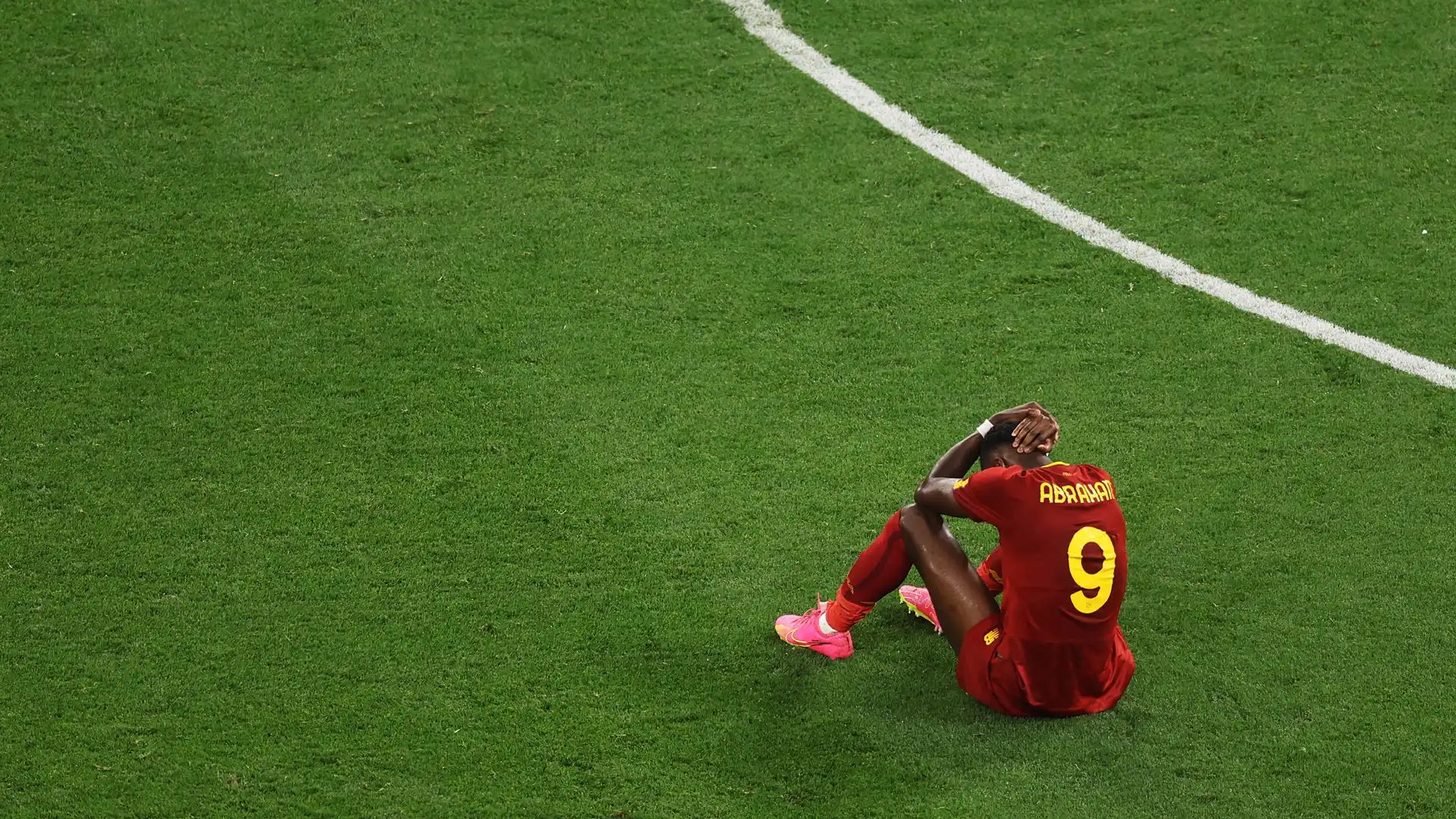 Un grave infortunio costringerà Tammy Abraham a farsi operare