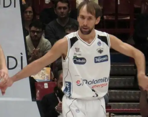 Trento schiaffeggia l’Olimpia in Eurocup