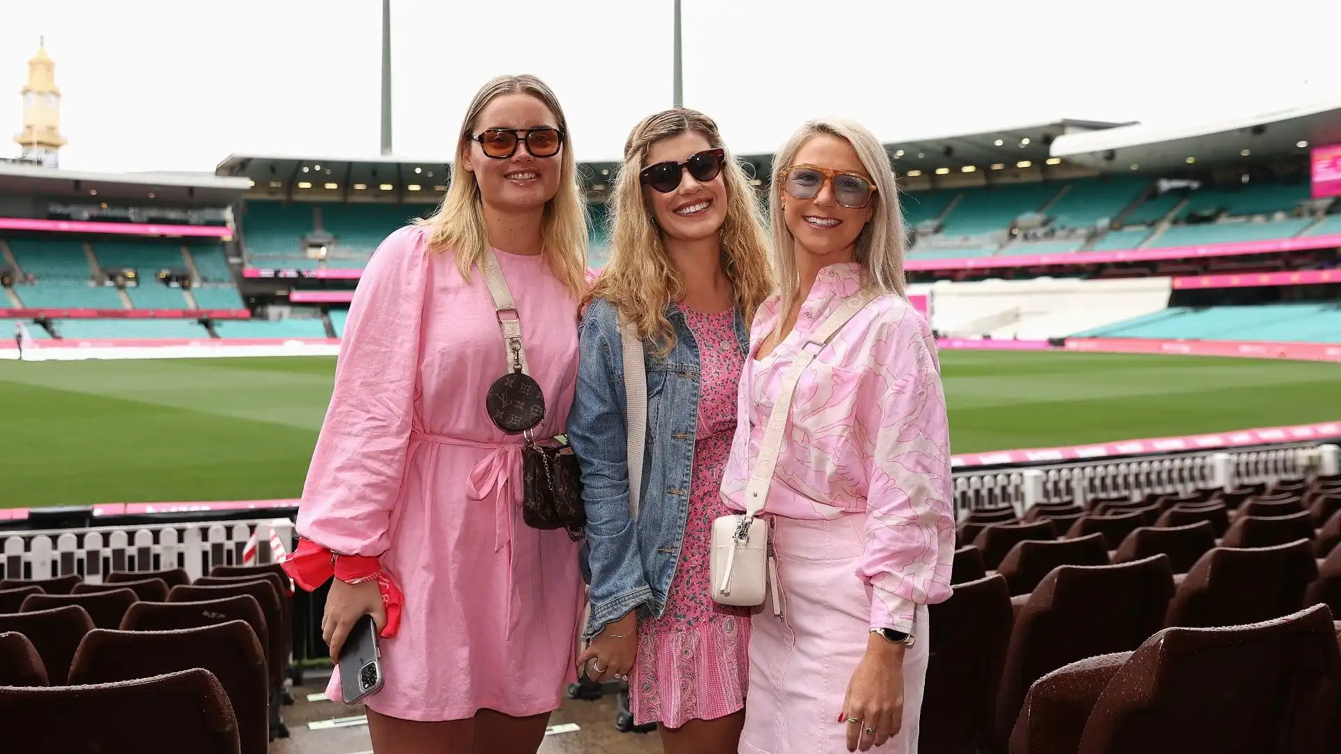 Tutti in rosa: le bellissime immagini dello spettacolo a Sydney
