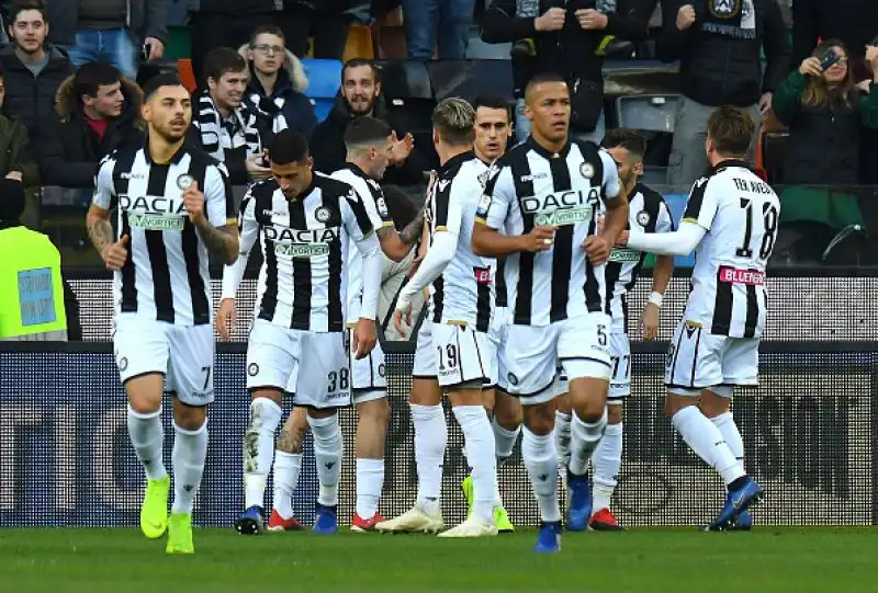 Grande partita dell'ex Duvan Zapata autore di una tripletta, di Lasagna il gol dei padroni di casa.