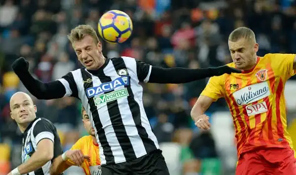 Barak e Lasagna nel primo tempo condannano gli Stregoni, che dopo la gioia del pareggio in extremis contro il Milan nella scorsa settimana tornano a perdere.