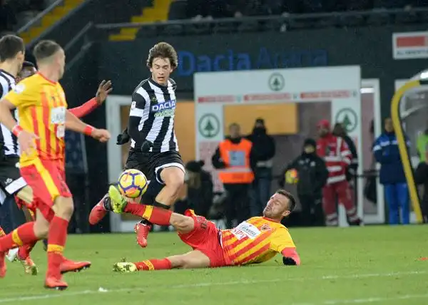 Barak e Lasagna nel primo tempo condannano gli Stregoni, che dopo la gioia del pareggio in extremis contro il Milan nella scorsa settimana tornano a perdere